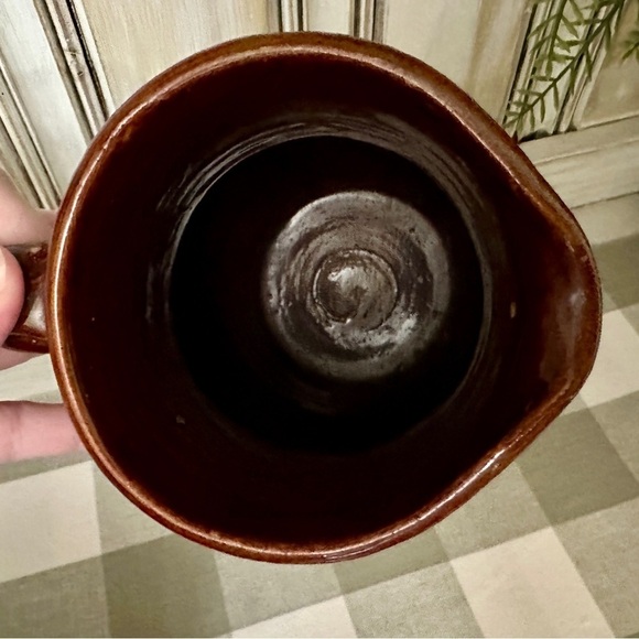 VINTAGE, STONEWARE PITCHER. EARLY 20TH CENTURY. TWO-TONE DESIGN - Picture 7 of 8